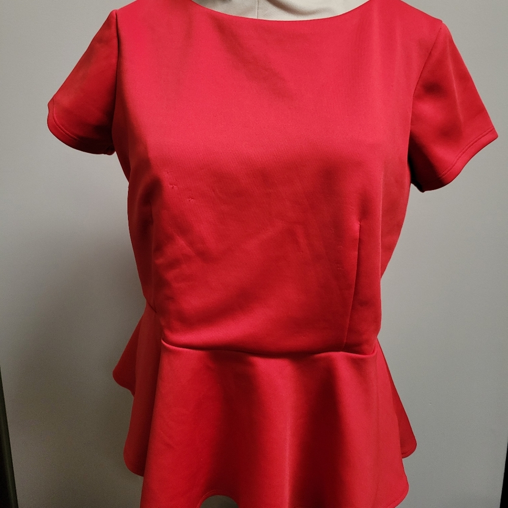 Peplum Bisou Bisou top in red